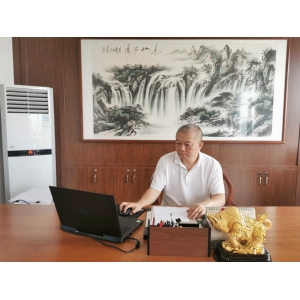 董事長(zhǎng)何培安工作照